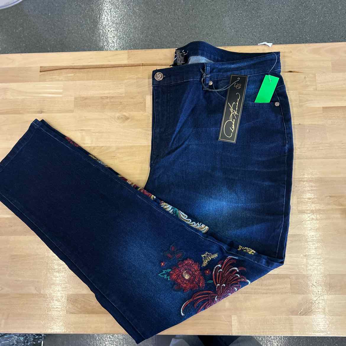 DG2 Size 22W Denim New Capris