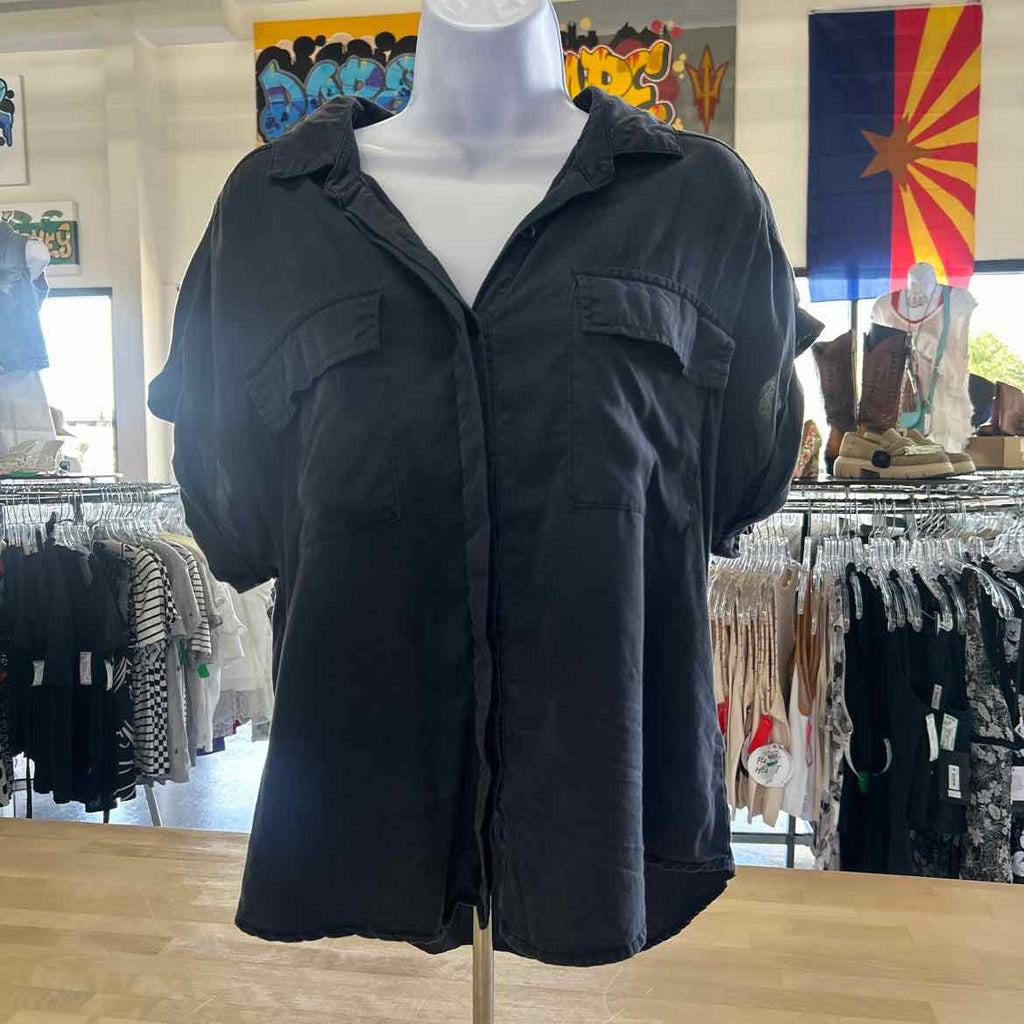 Evereve Size M Slate Blue Preloved Button Down SS