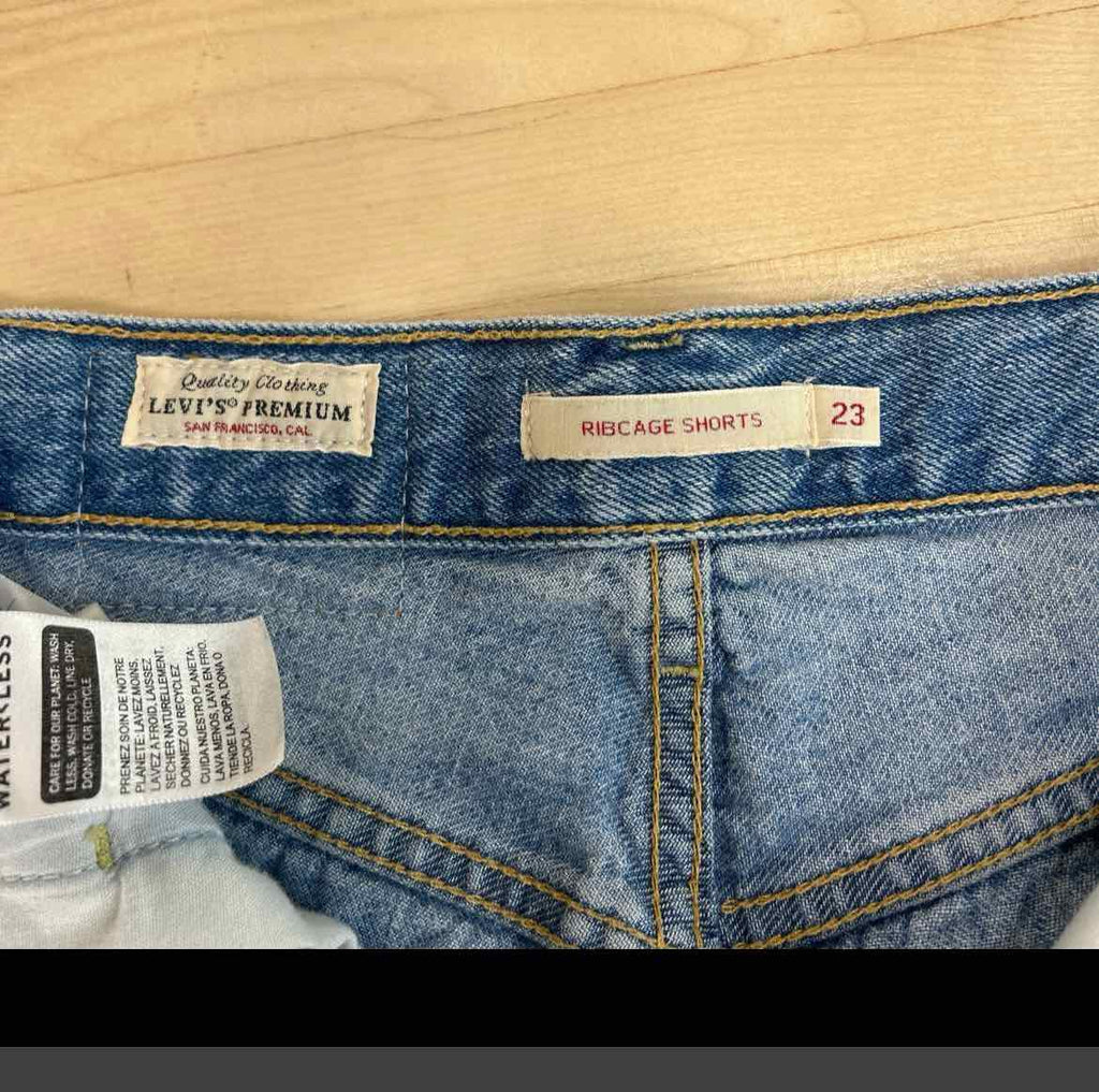Levi's Women Size 23 Blue Denim Preloved Shorts