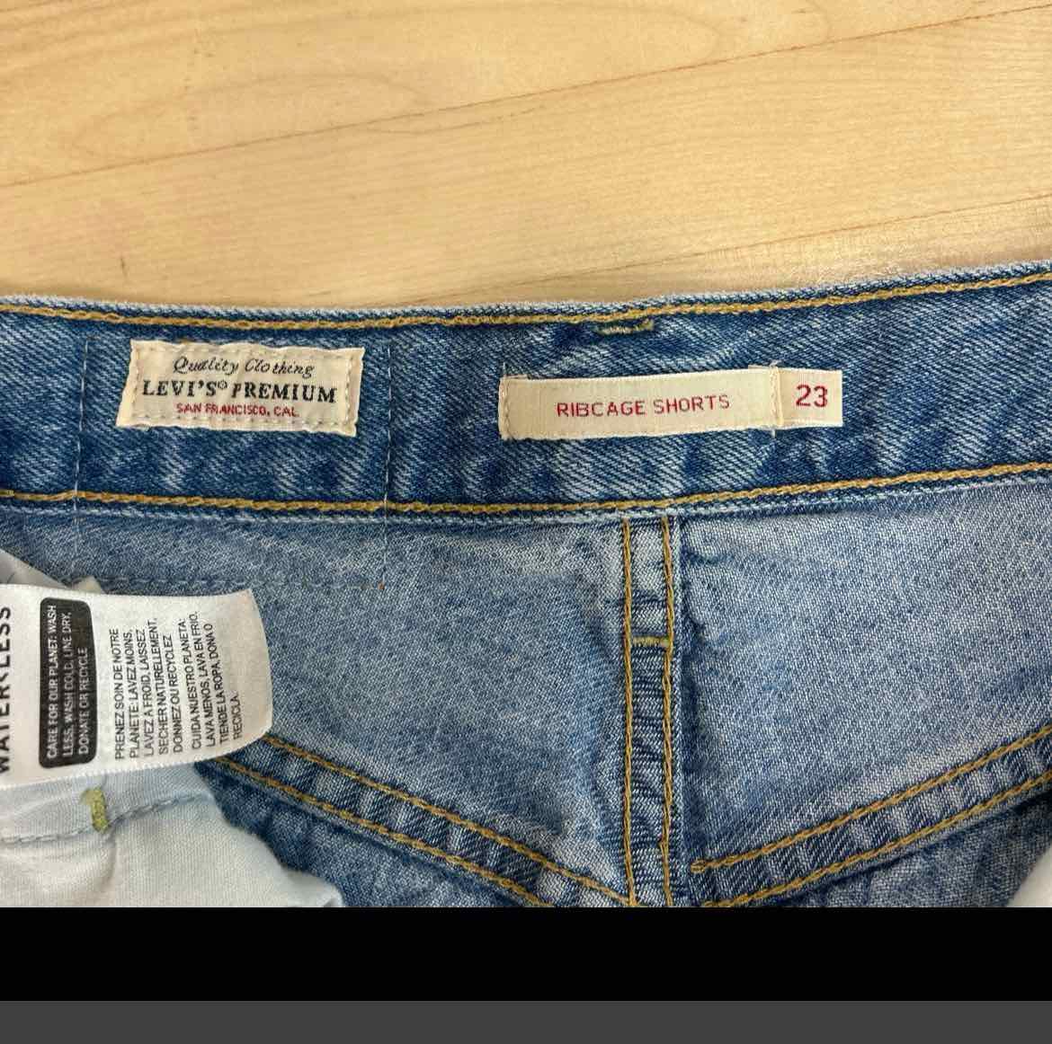 Levi's Women Size 23 Blue Denim Preloved Shorts