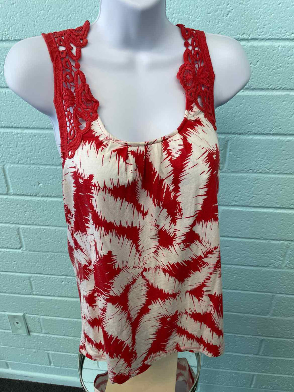 Elle Size S Red and White Sleeveless