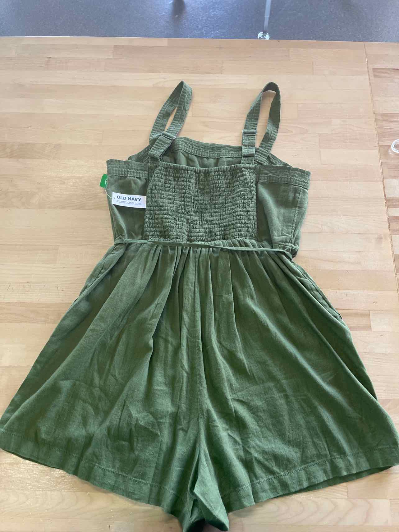 Old Navy Size L Green Preloved Romper