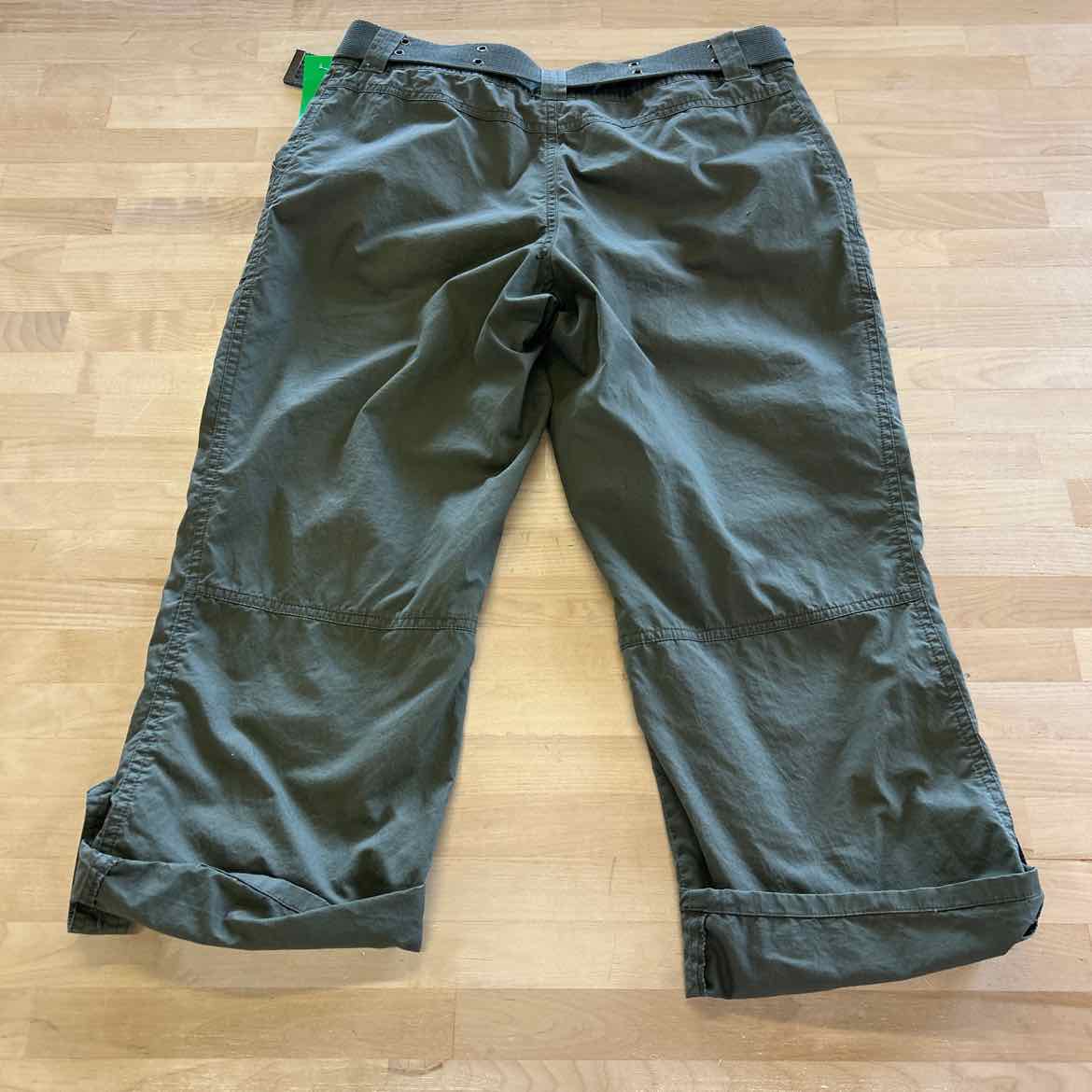 Tribal Size 4P Green Preloved Capris