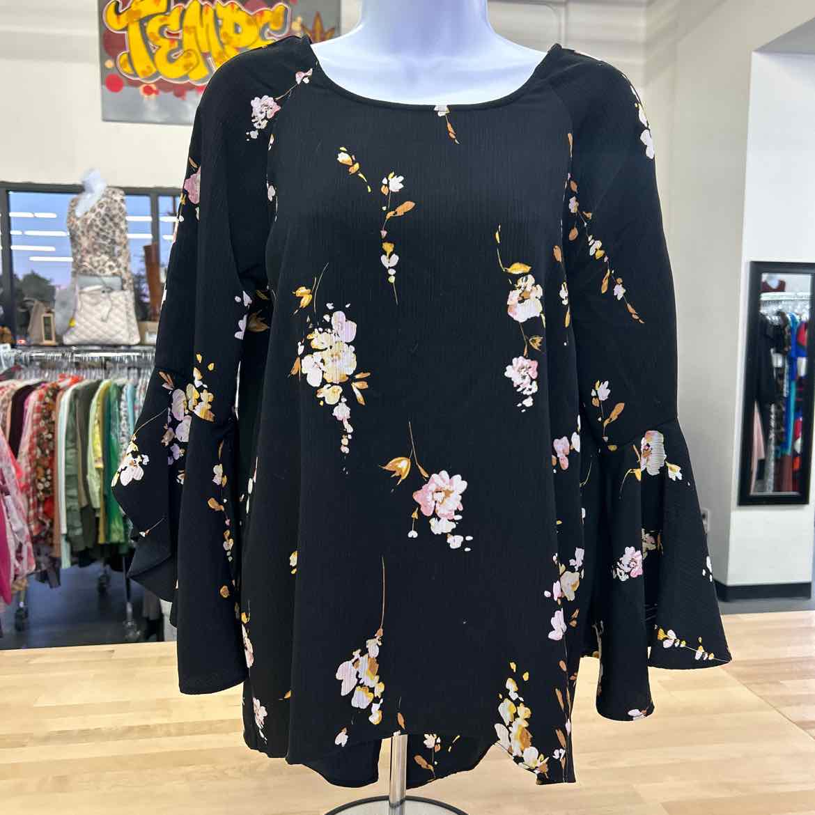 Lauren Conrad Size M Black Blouse