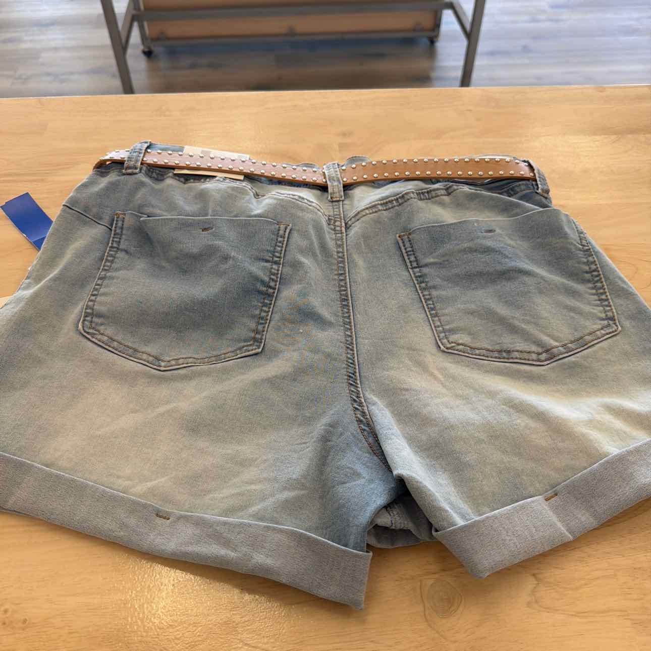 dollhouse Women Size 33 Blue New Shorts