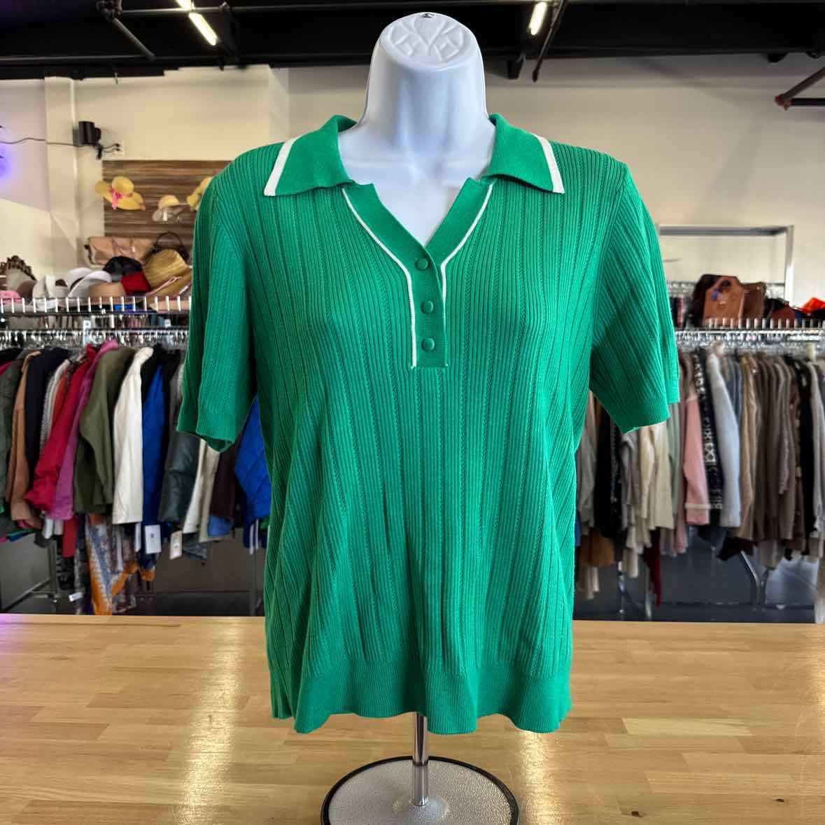 Adrianna Papell Size M Green Shirt