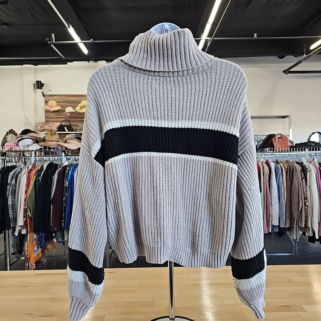 takara Size S Gray Sweater