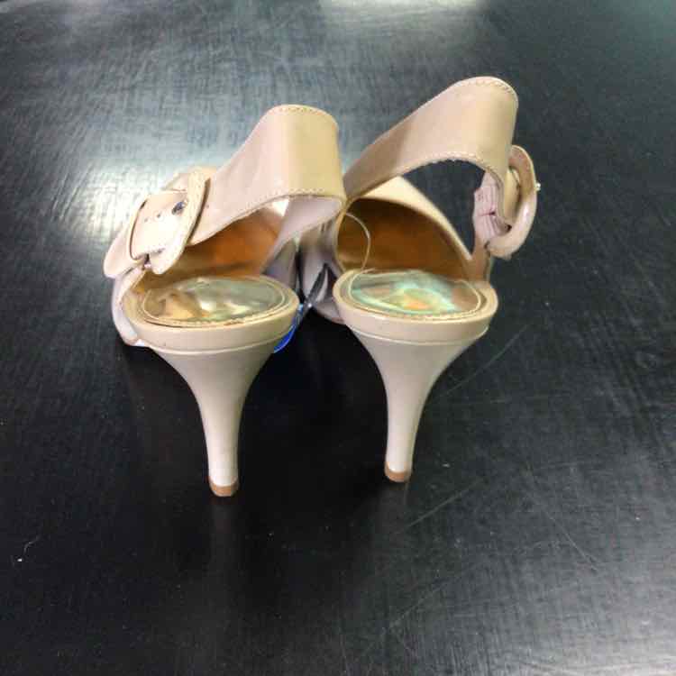 Antonio Melani Shoe Size 6.5 Beige Heels