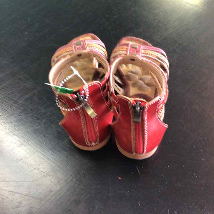L'Artiste Size 6.5 Red & Beige Sandals
