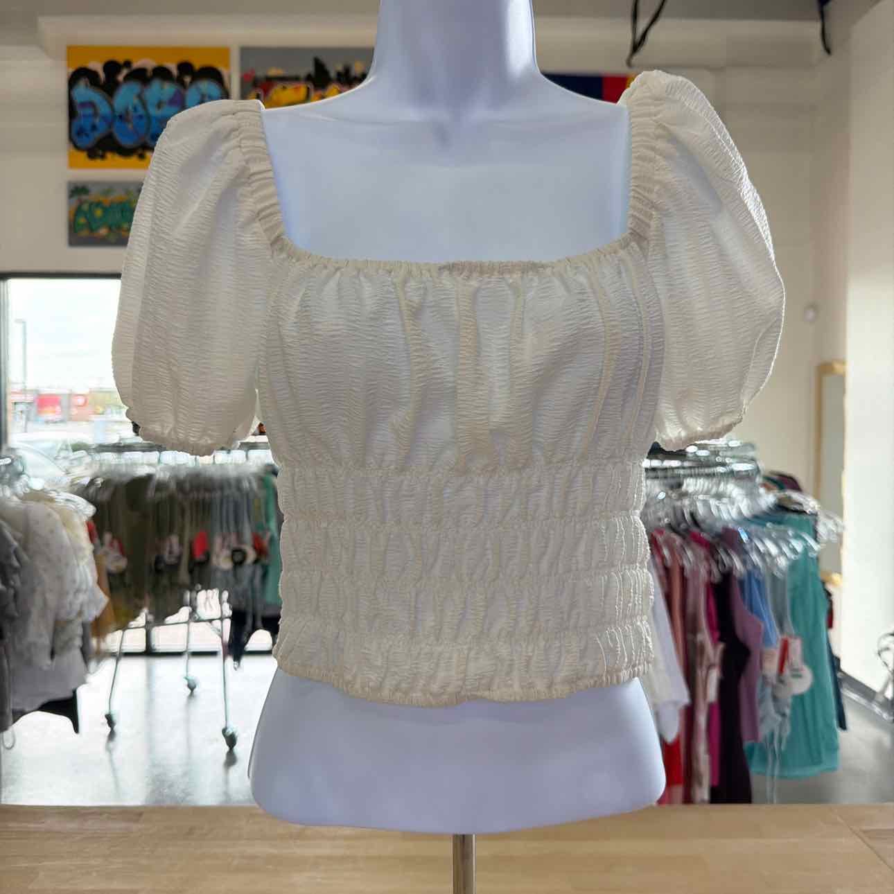 Elodie Size M White Preloved Blouse SS