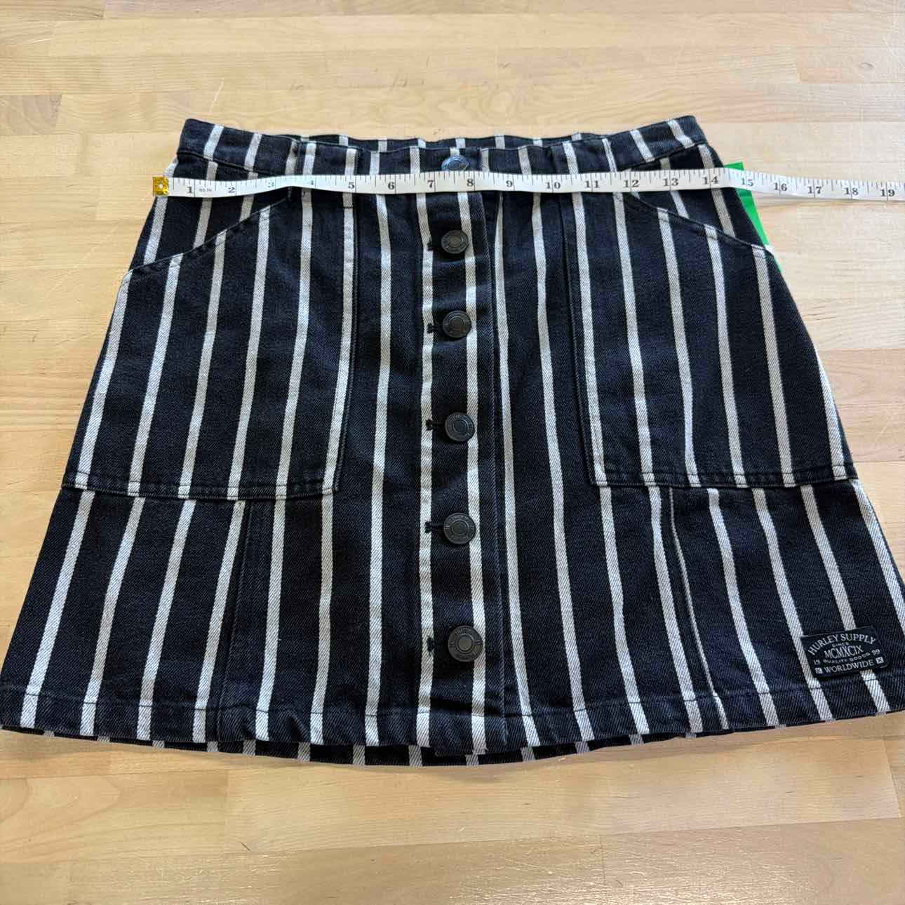Hurley Size 24 Juniors' Sloan Button-Front Mini Skirt - Black