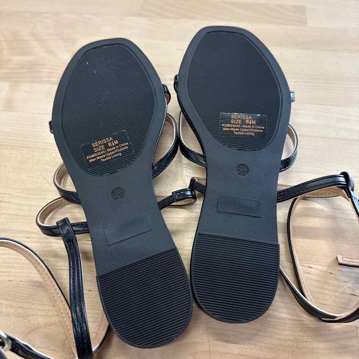 Journee Size 6.5 Black Serissa Sandals