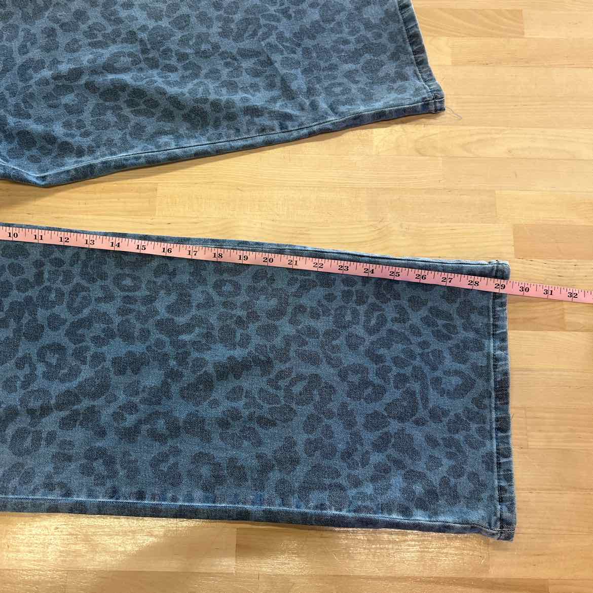 Juniors' Tonal Leopard-Print Wide-Leg Jeans - Medium Wash - 5