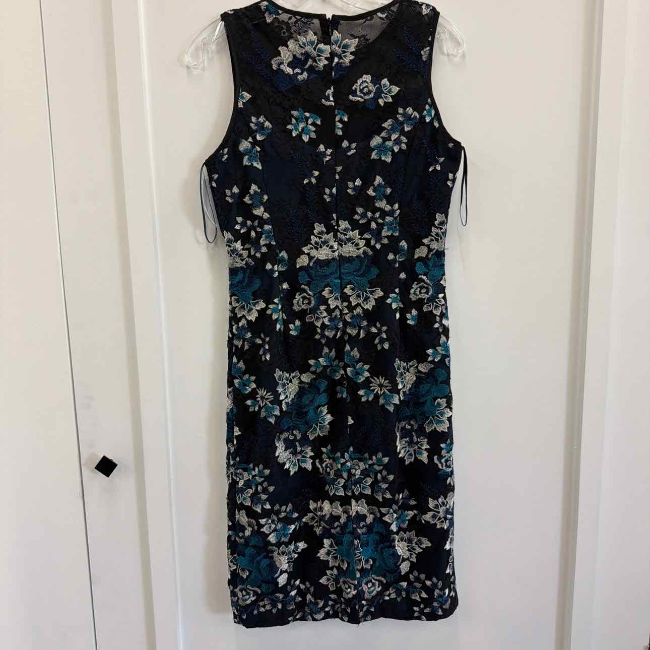 White House Black Market Size 6 Black Blue Lace Preloved Dress