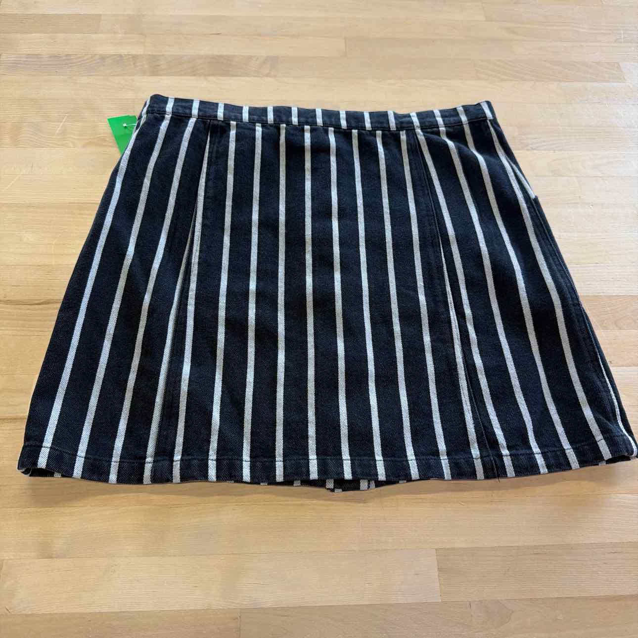 Hurley Juniors' Size 28 Sloan Button-Front Mini Skirt - Black