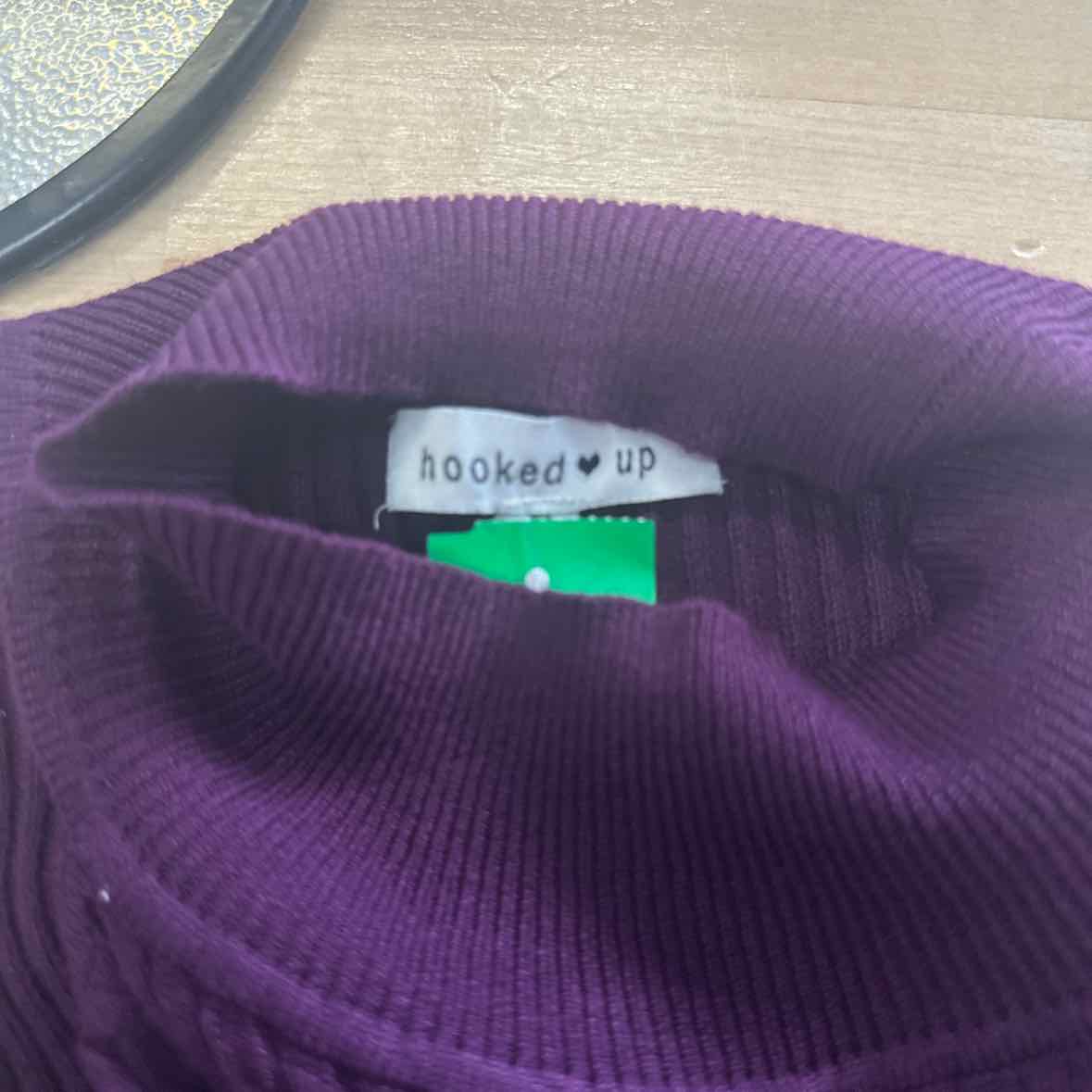 hooked up Size M Purple Longsleeve