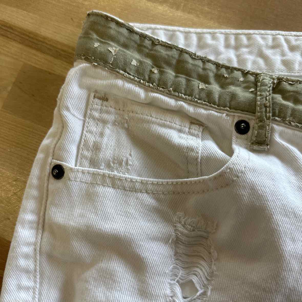 Vintage Spacegirls Size 28 White Shorts