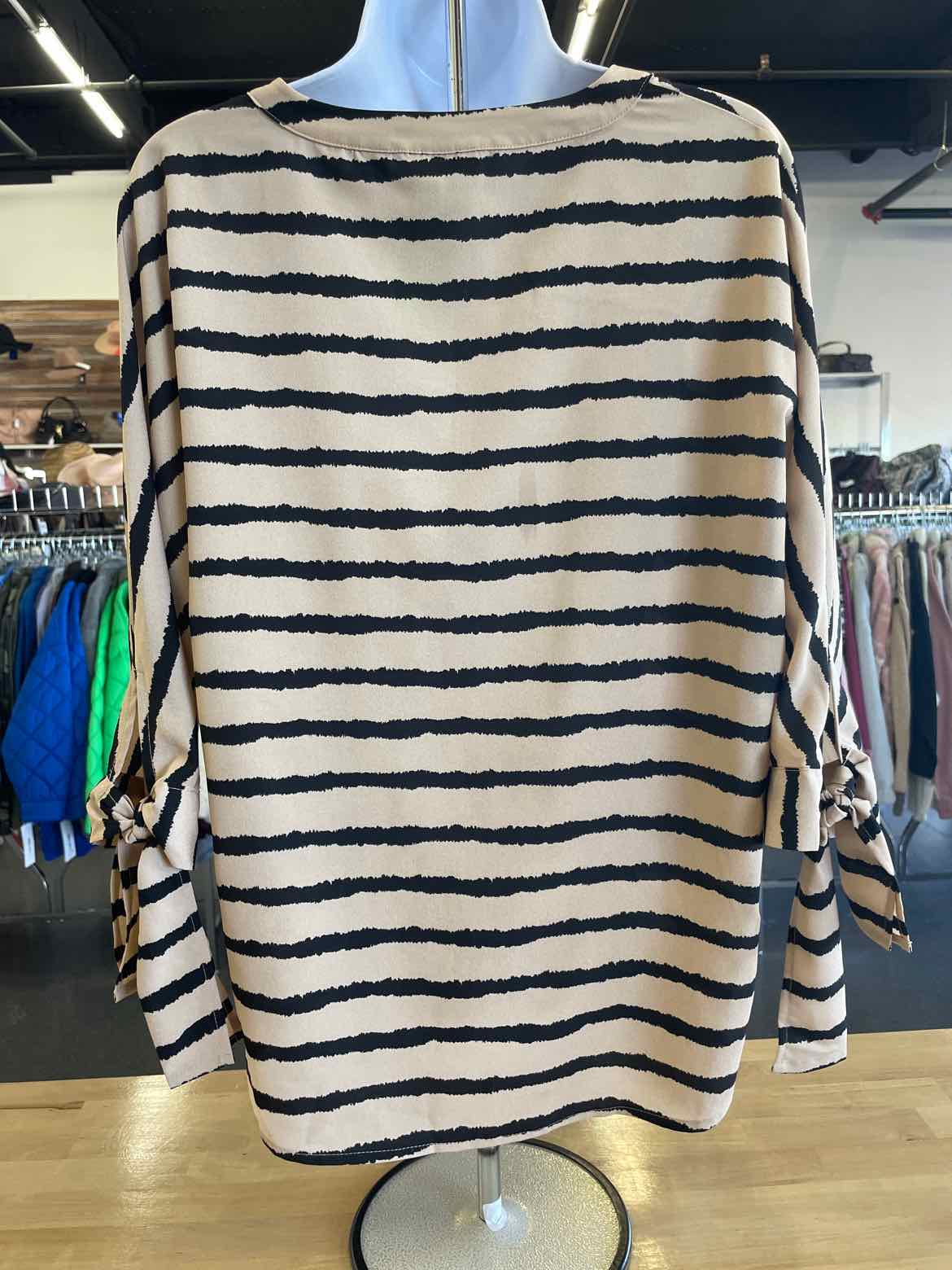 New York & Co. Size M Black Tan Blouse