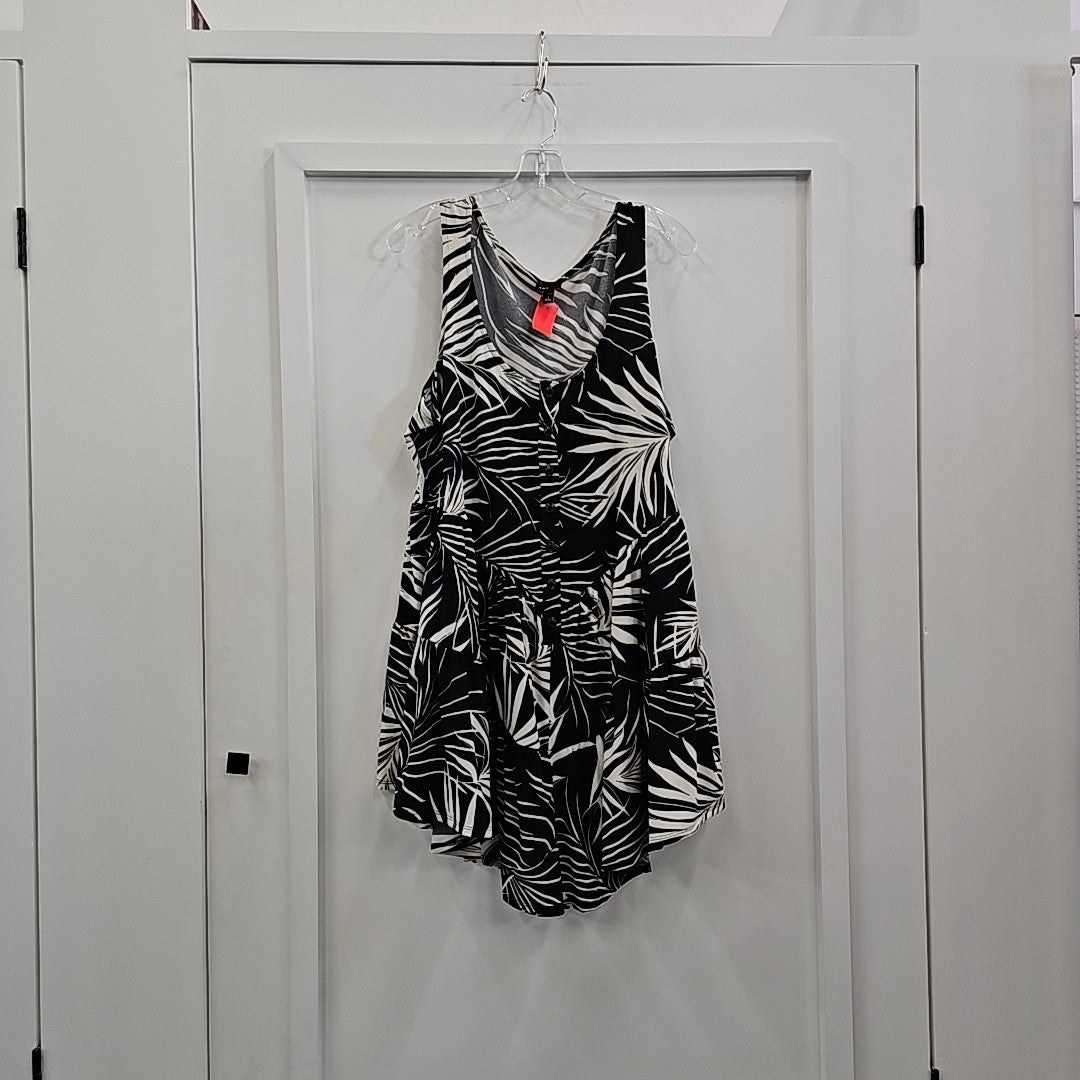 Torrid Size 1X BLACK & WHITE Preloved Romper