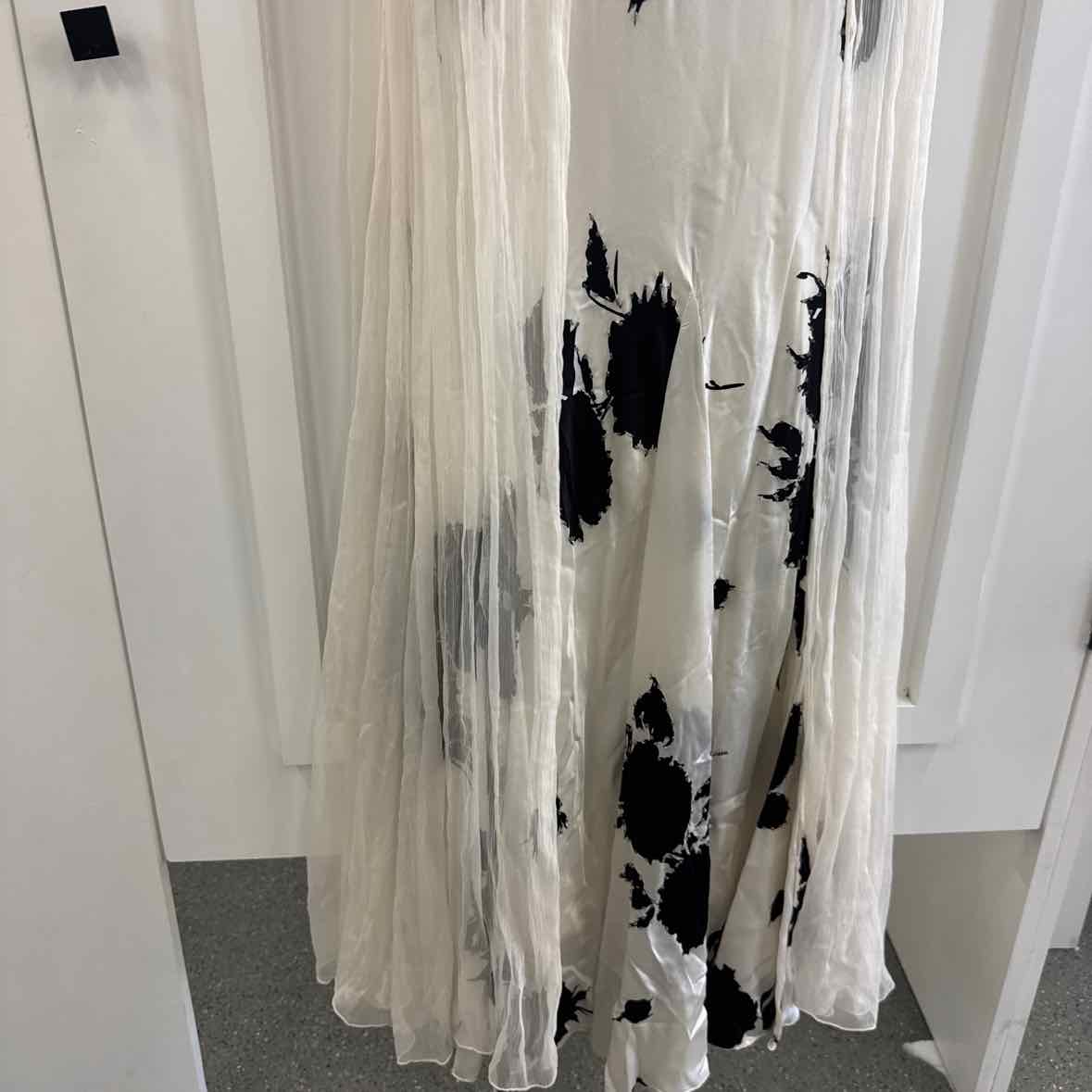 Nina Austin Size M White & Black Dress