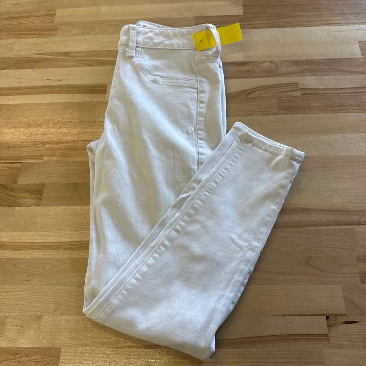 American Eagle Size 6 White Jeans