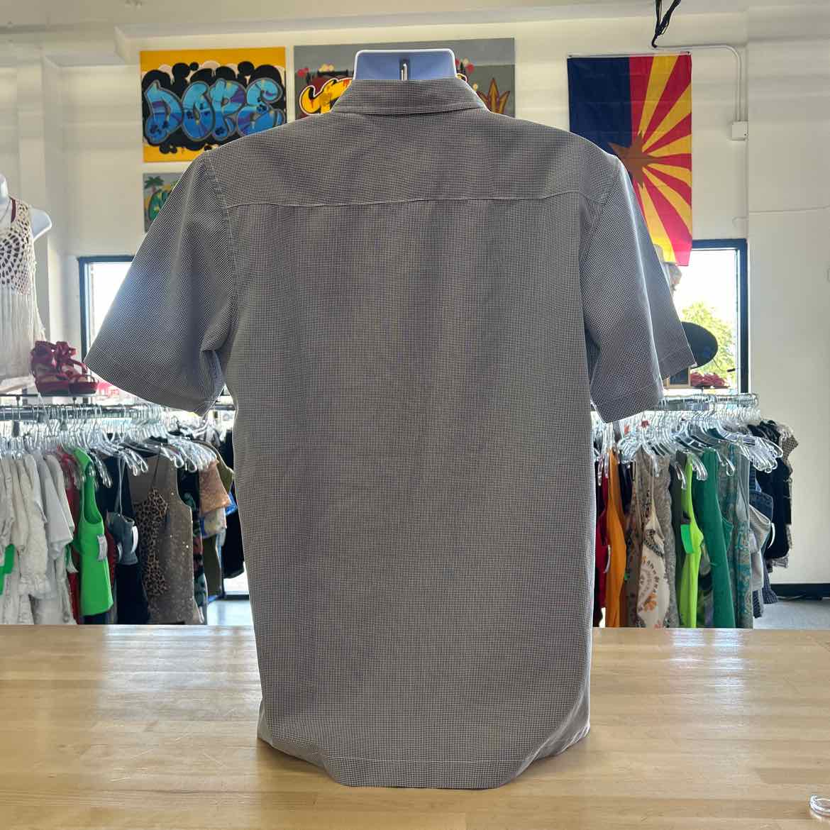 Quicksilver Size S Black White Preloved MENS Button Down Shirt