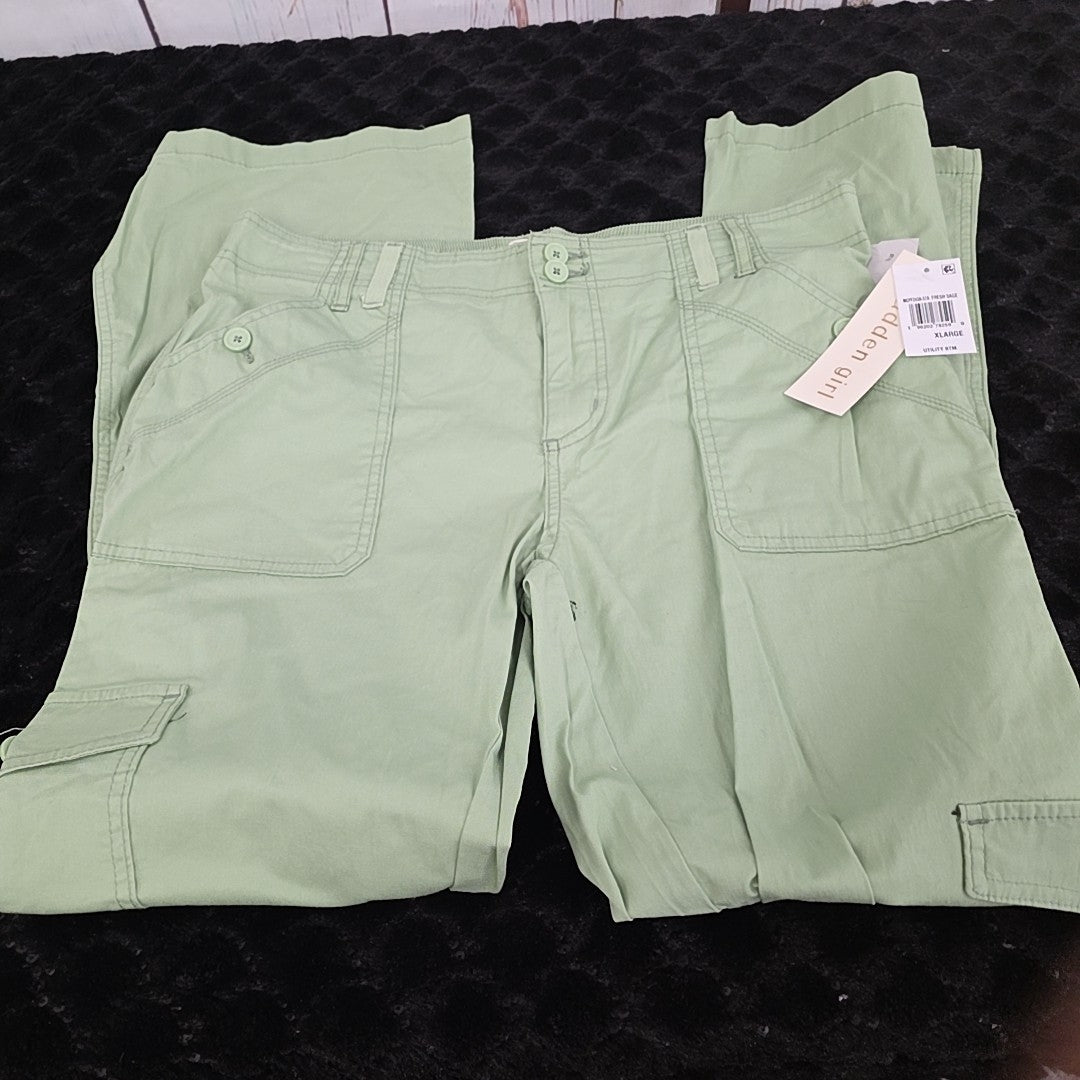 Madden Girl Size XL Green Pants