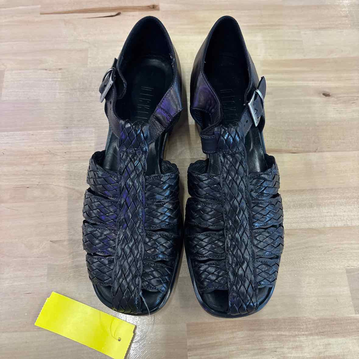 Nickels Size 9 Black Leather Sandals