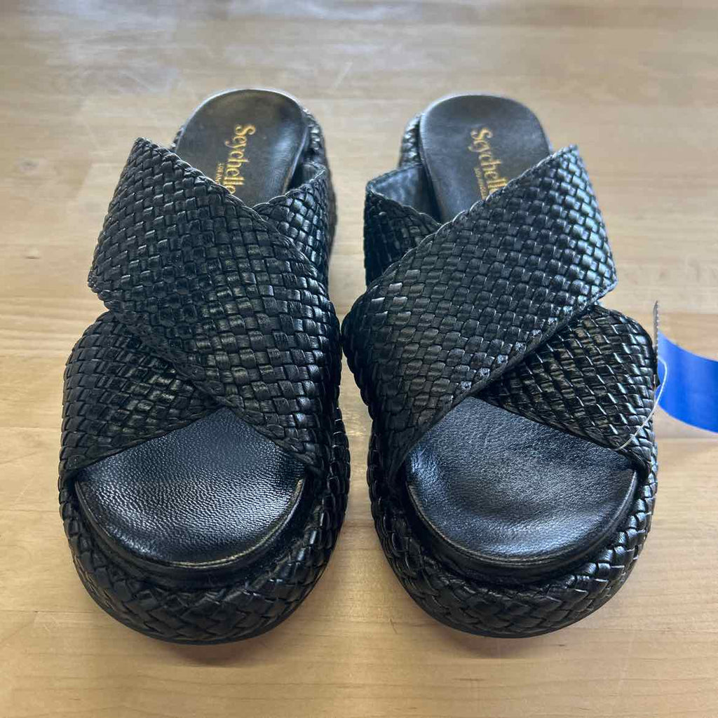 Seychelle's Size 6 Black Preloved Sandals