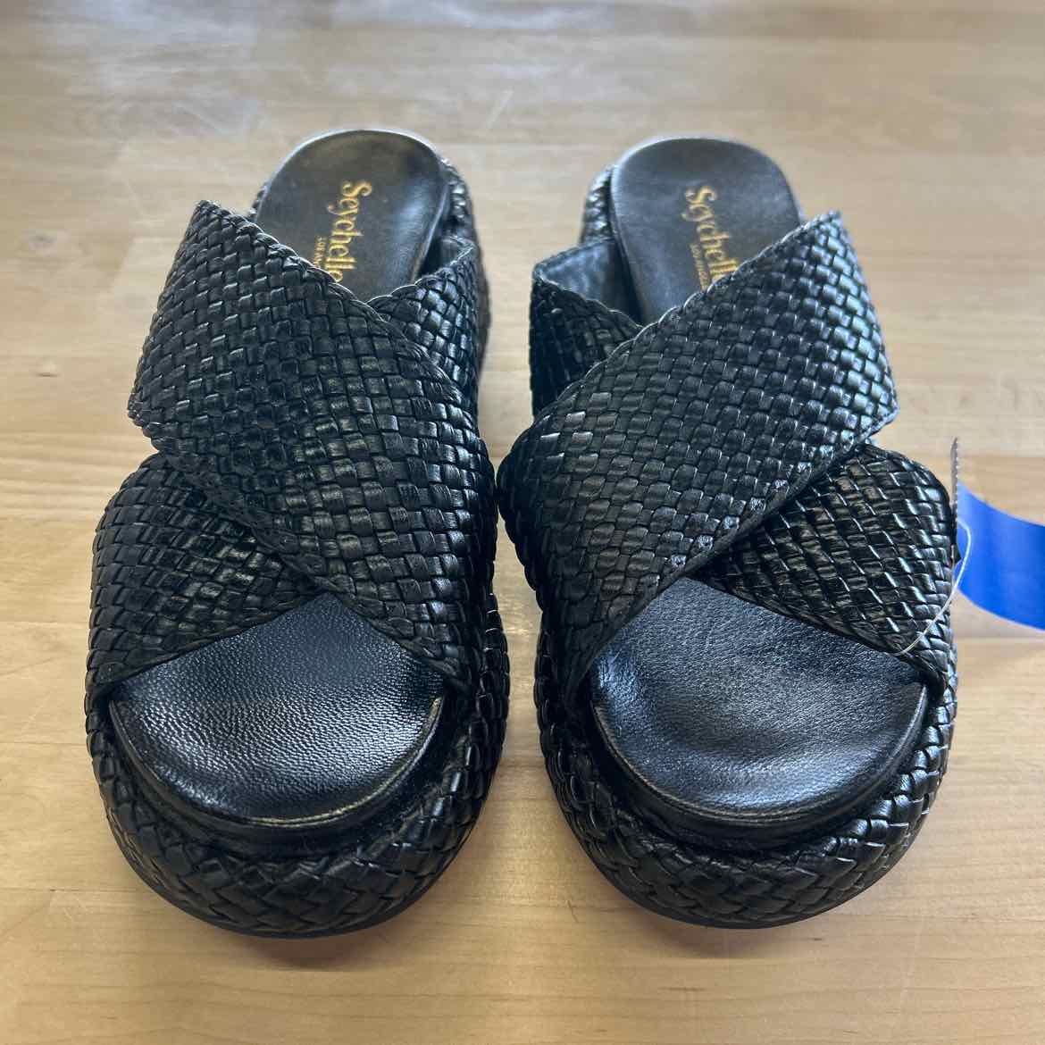 Seychelle's Size 6 Black Preloved Sandals