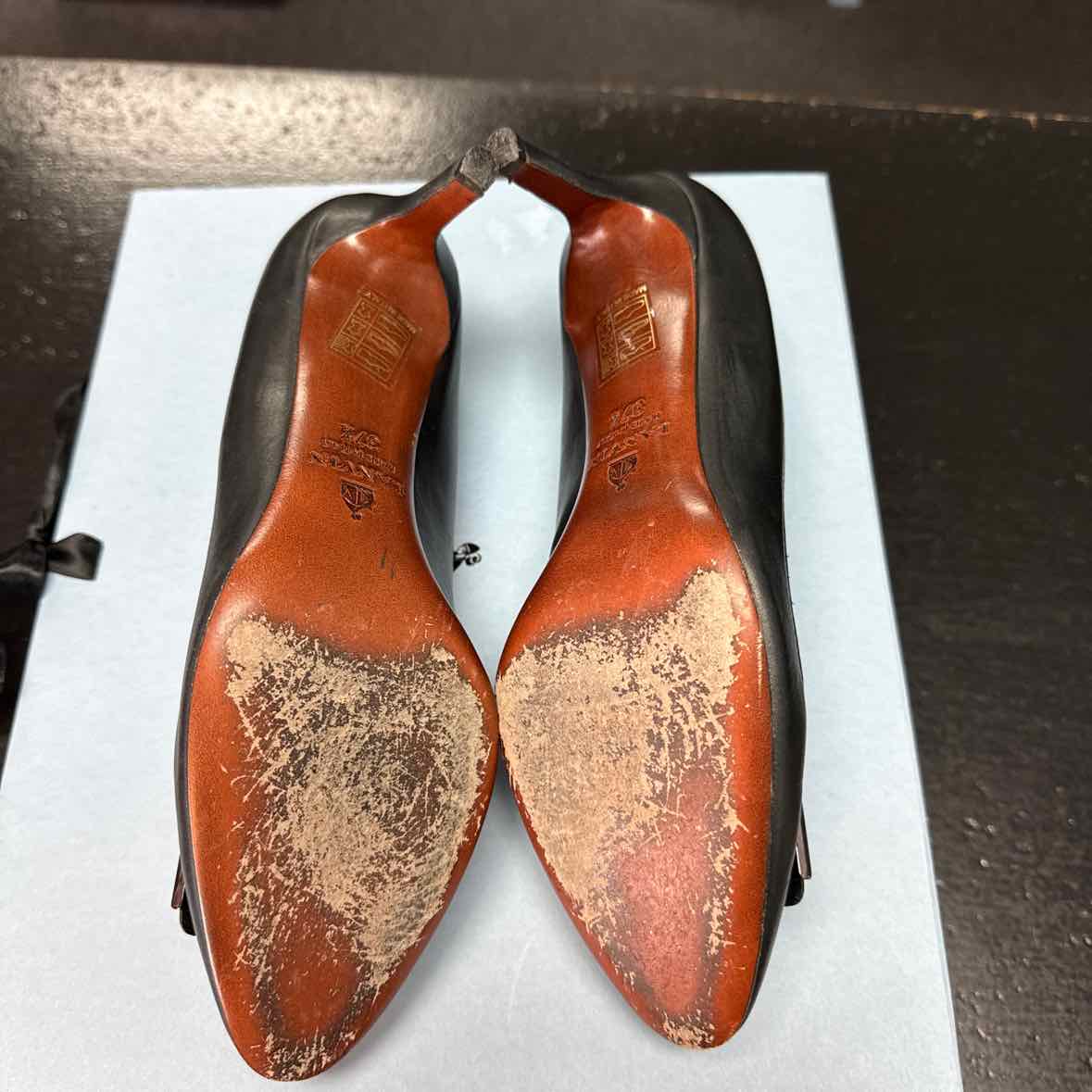 Lanvin Size 7 Vintage Navy Leather Preloved Heels