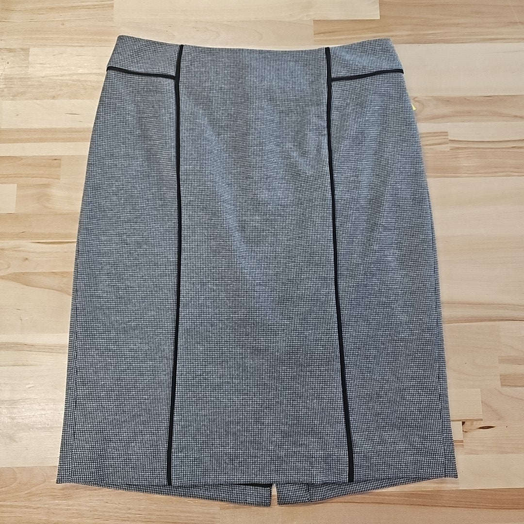 Calvin Klein Size 6 BLACK & WHITE Skirt