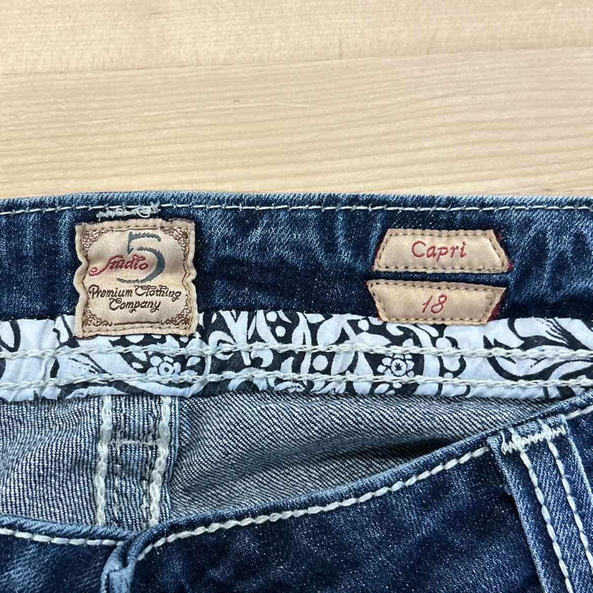 Studio 5 Size 18 Blue Denim Preloved Capris
