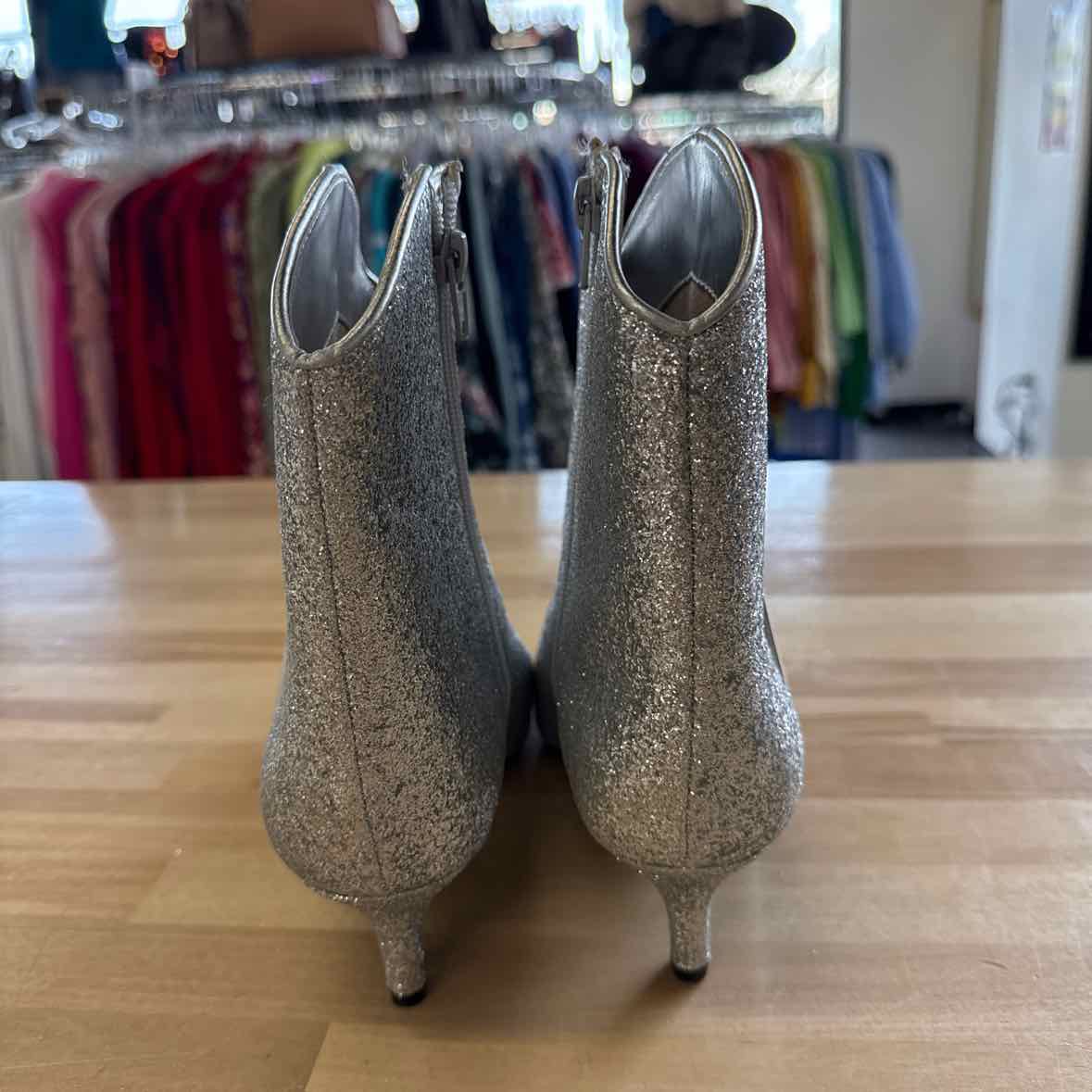 On 34th Aatira Tulip Booties