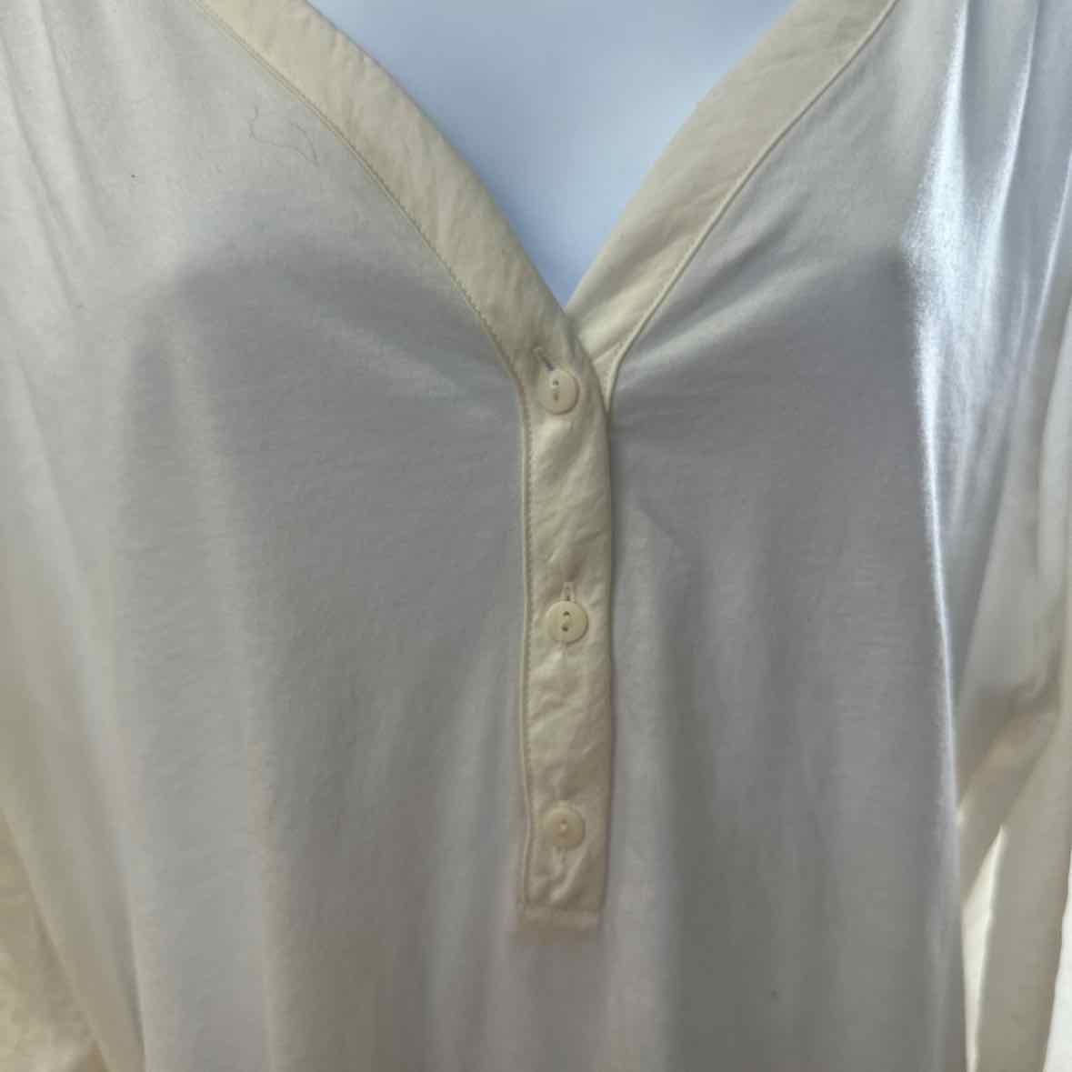 Old Navy Size XL White Long Sleeve