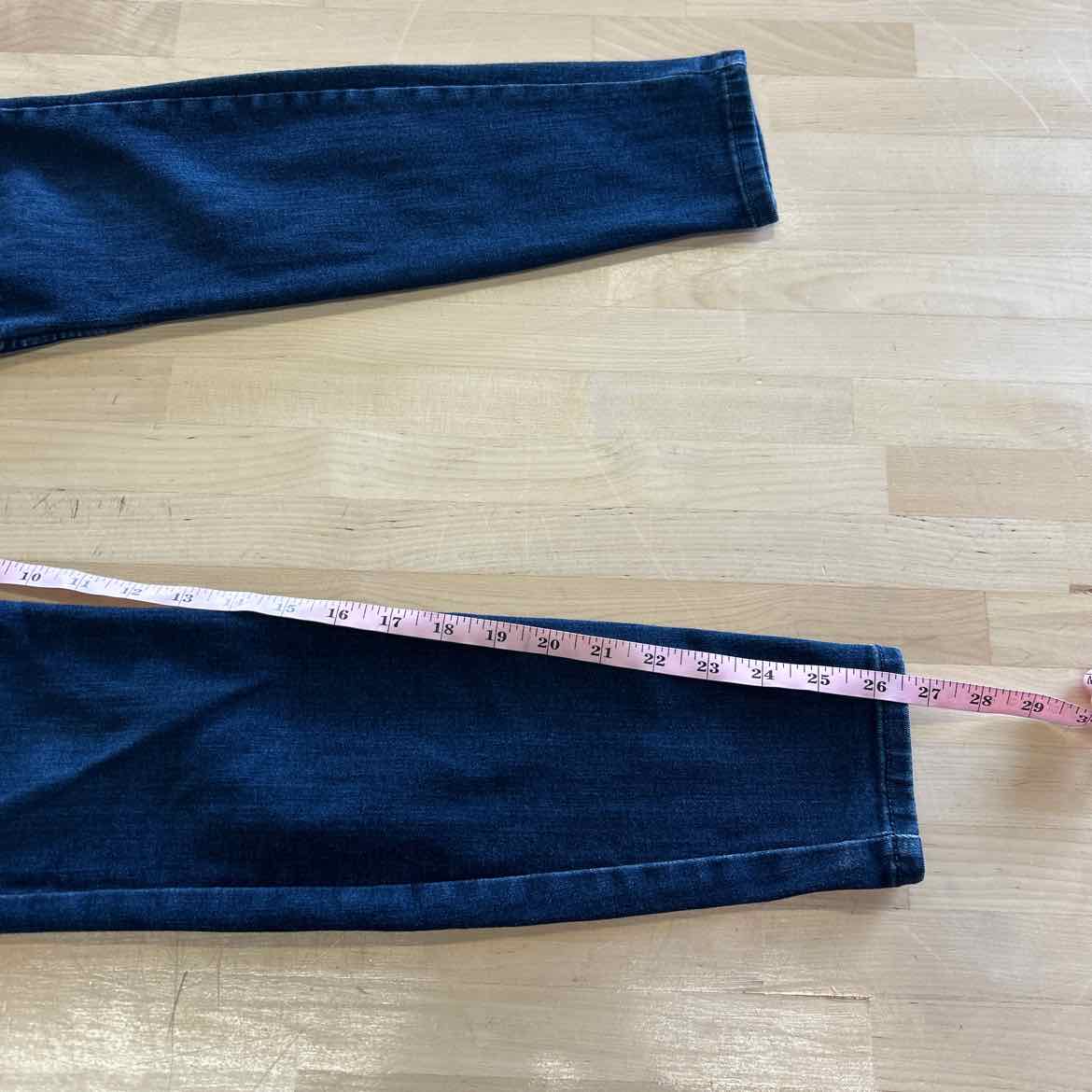 Wrangler Size 6 Blue Denim Preloved Jeans