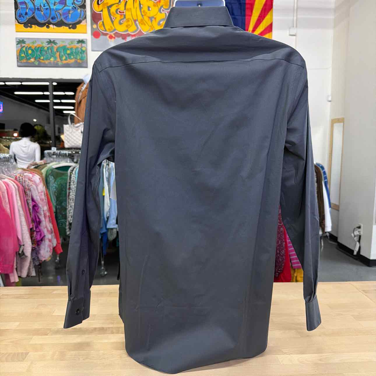 Van Huesen Size M Gray MENS Button Down Shirt