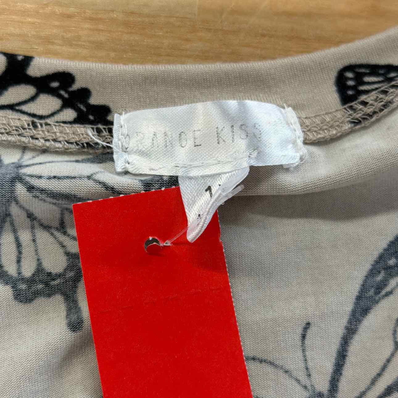 Size 1X Black & beige Used T-shirt