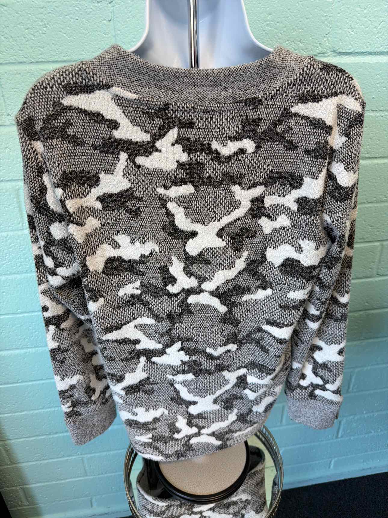 Tribal Size PS Gray Sweater