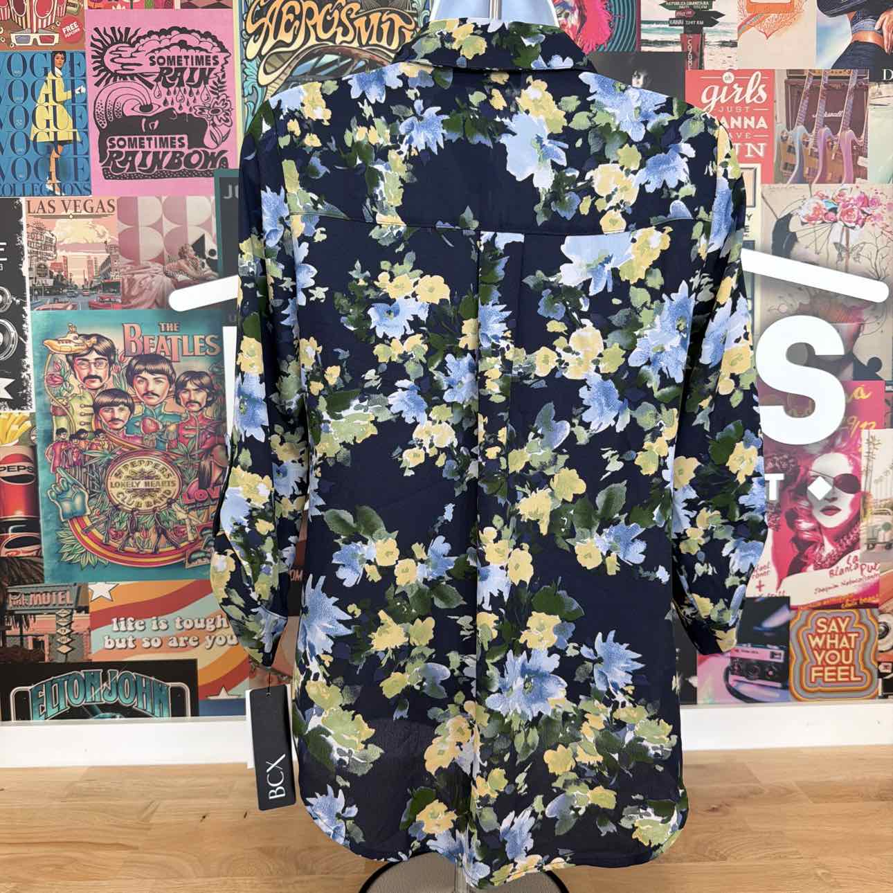 BCX Size XS Floral-Print Roll-Tab-Sleeve Collar Top