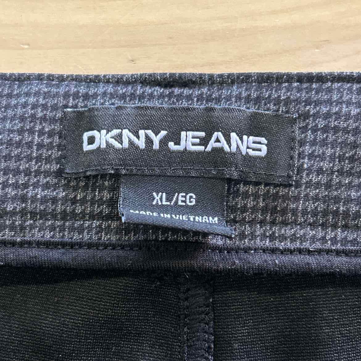 DKNY Size XL Gradient Preloved Pants