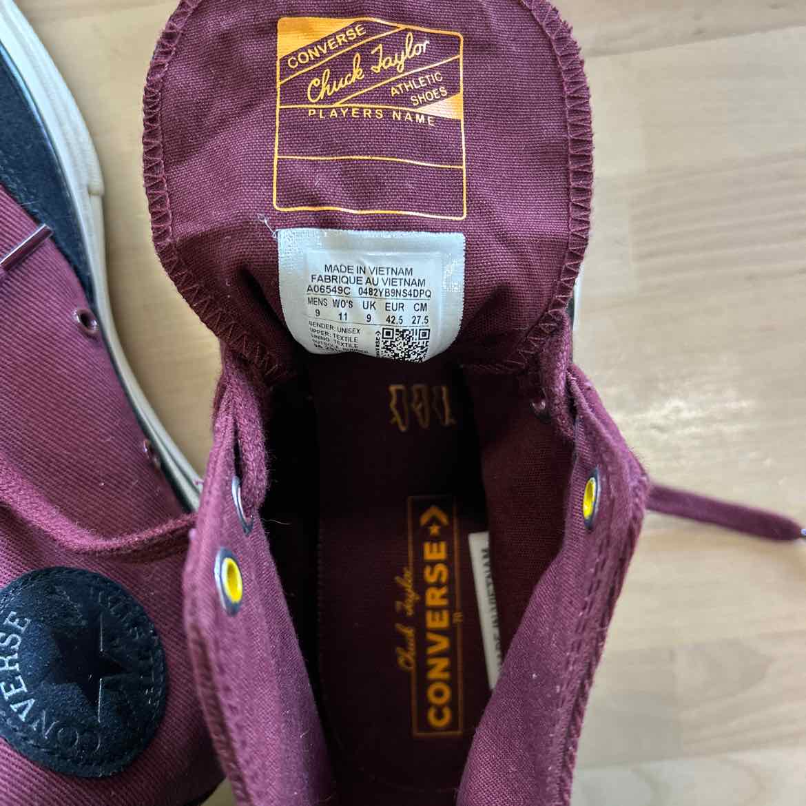 Converse Size 9 Maroon MENS Sneakers