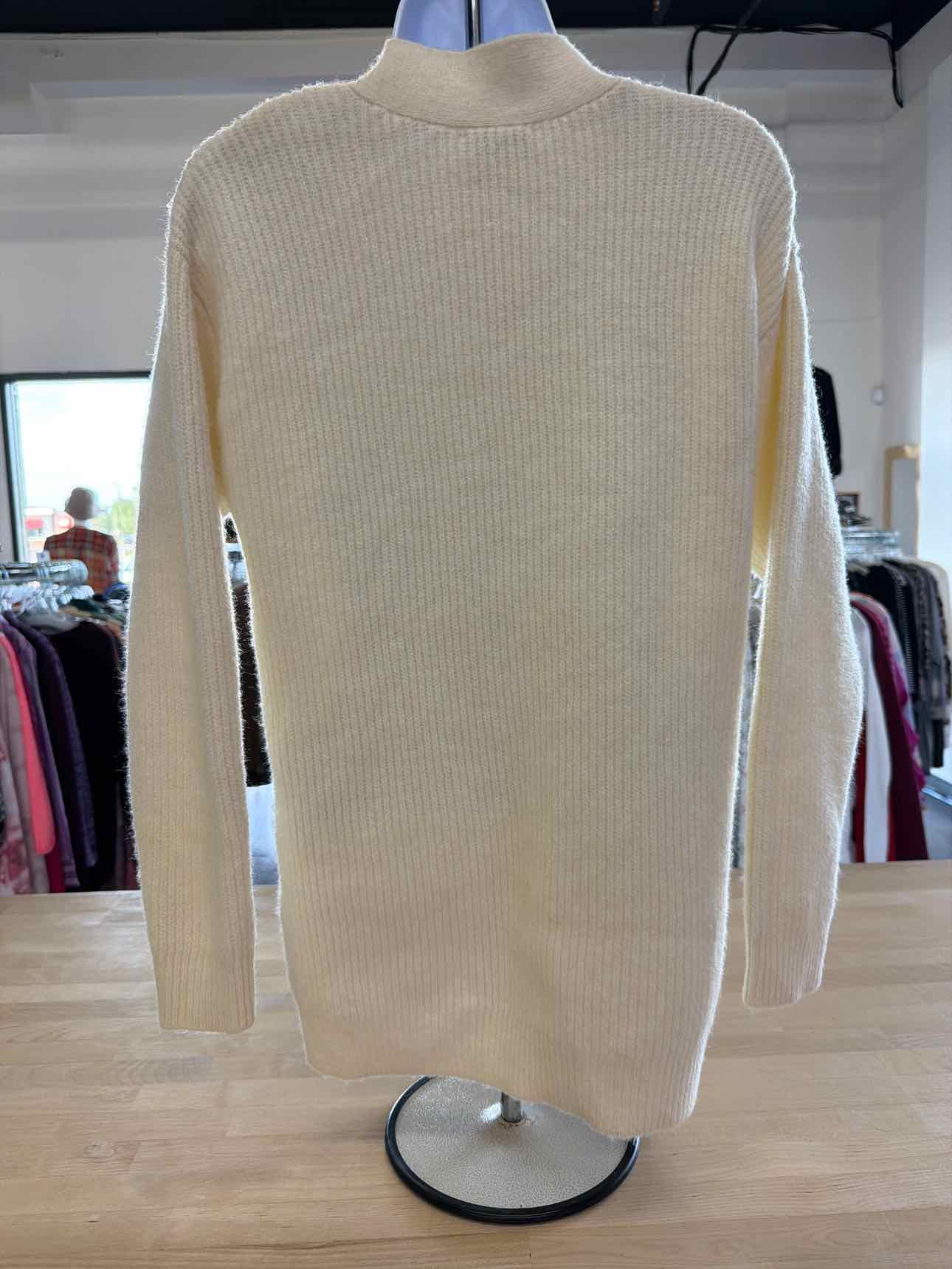 On 34th Size XXS White Cardigan