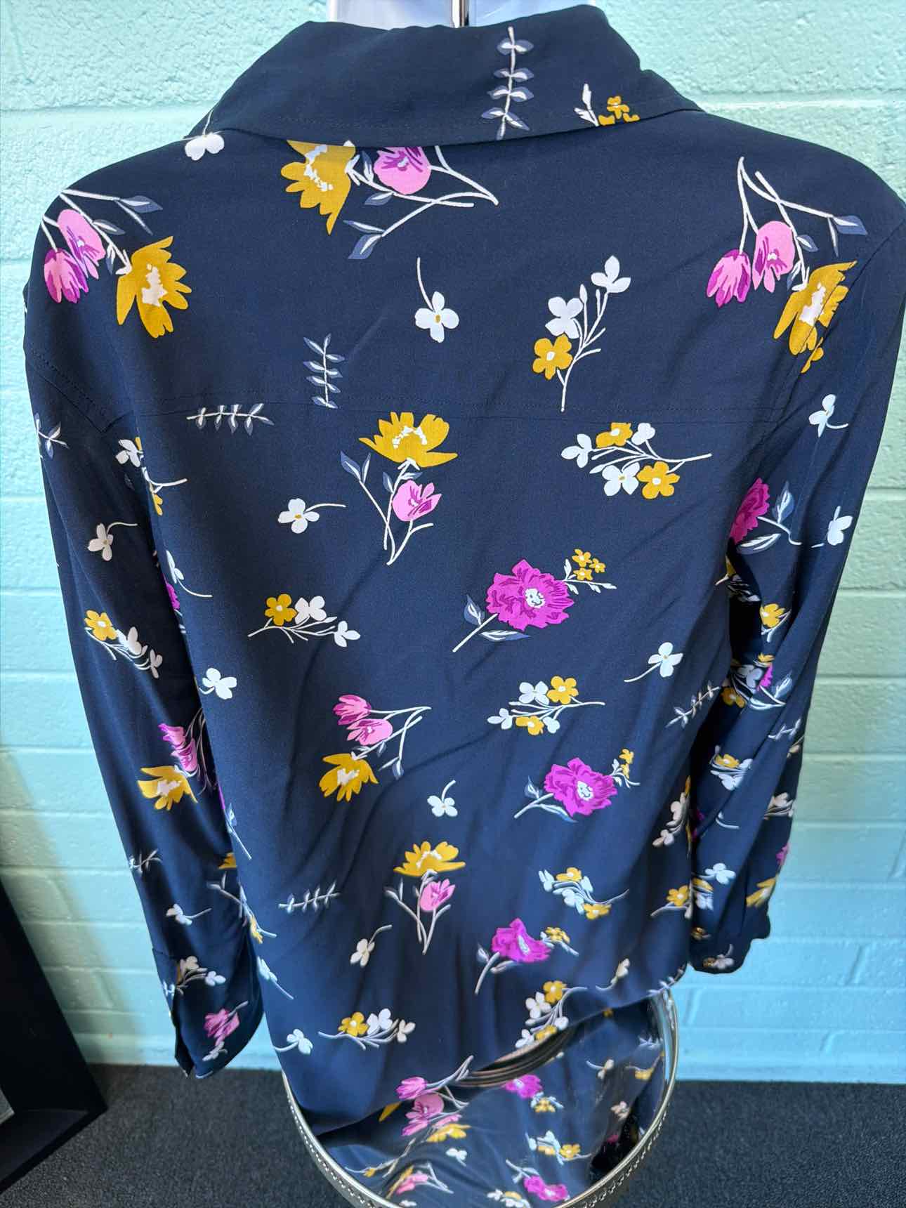 Ariat Size M Blue Long Sleeve