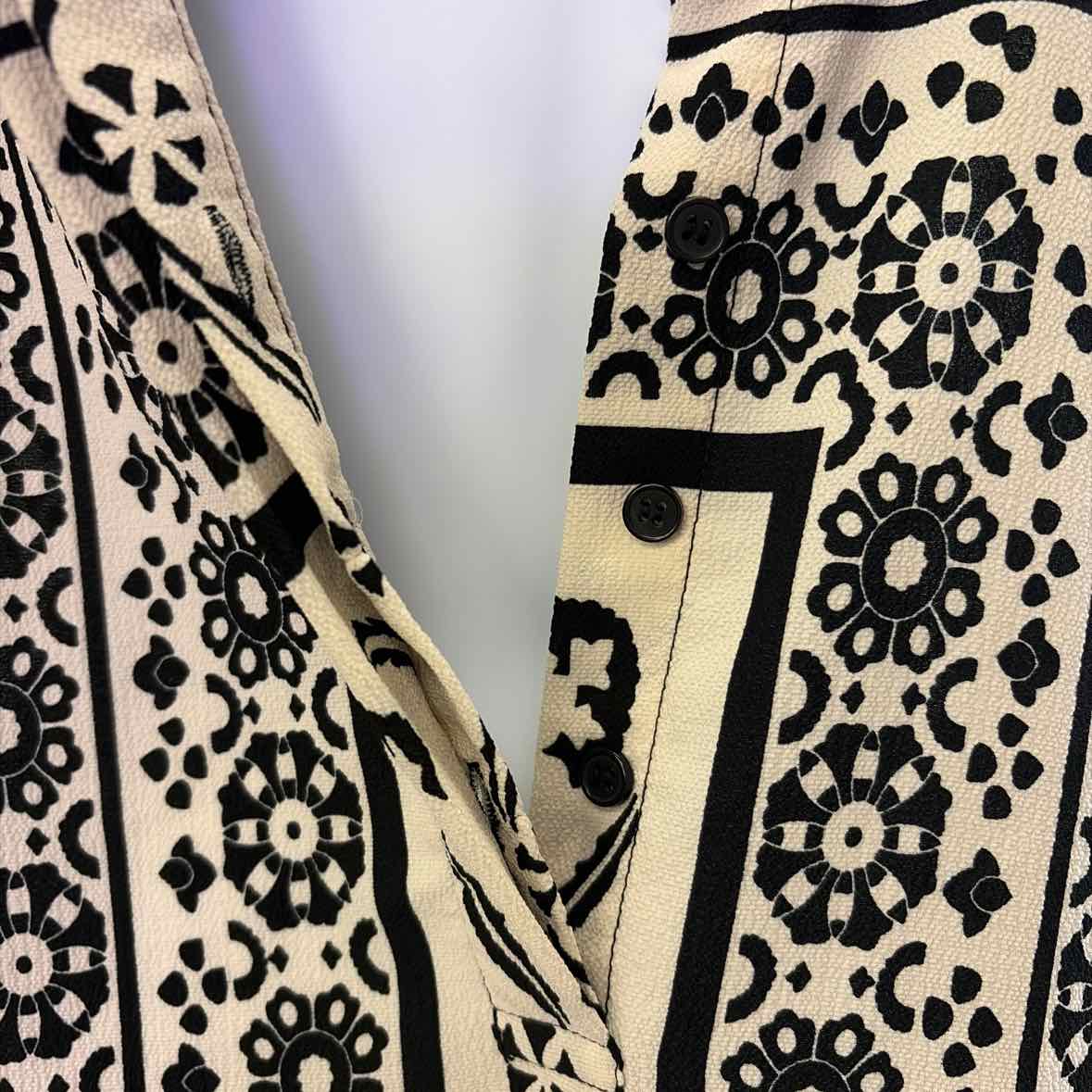 AntiliaFemme Size 2X BLACK & WHITE Used Blouse