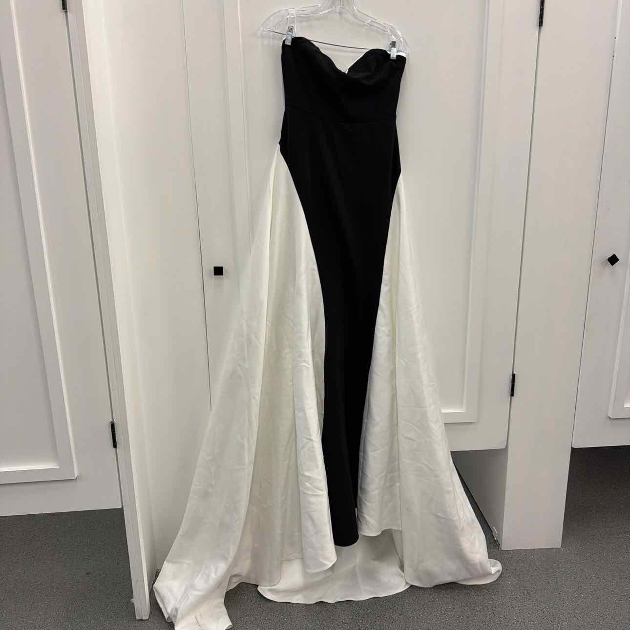 Fashion Nova Size M Black/White New Dress