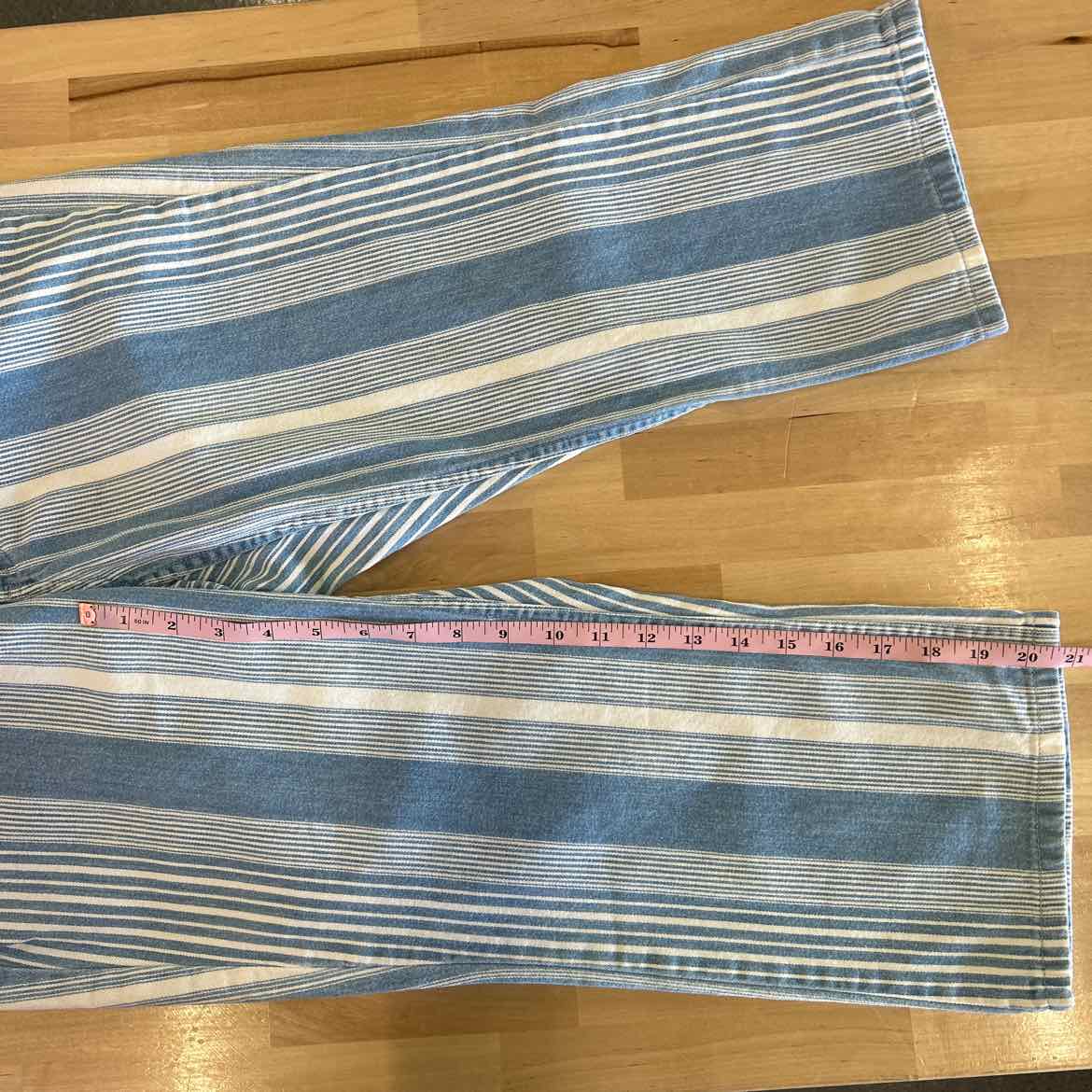 Liz Claiborne Size 10P Blue White Preloved Capris