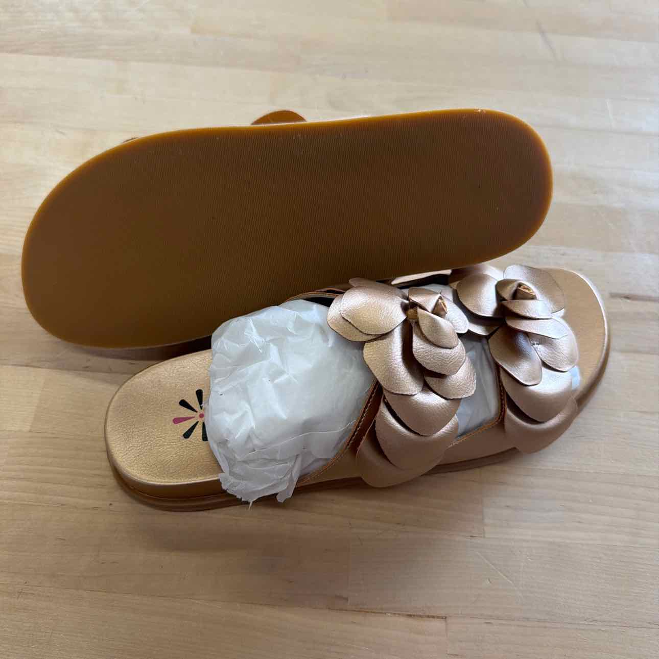 Isaac Mizrahi Size 10 Gold New Sandals