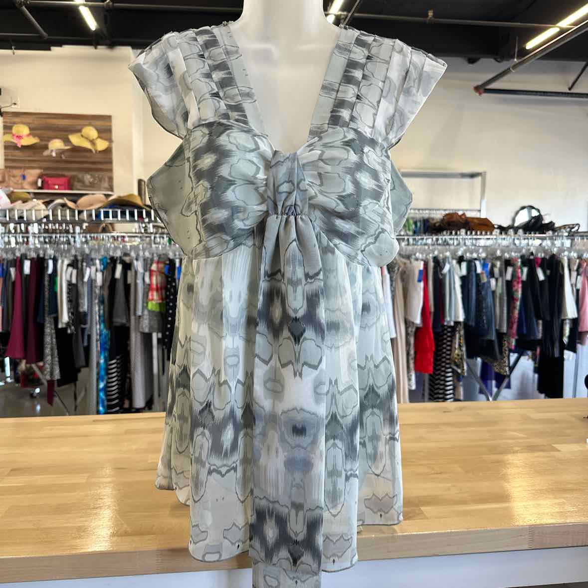 Madison Paige Size M Gray Sleeveless