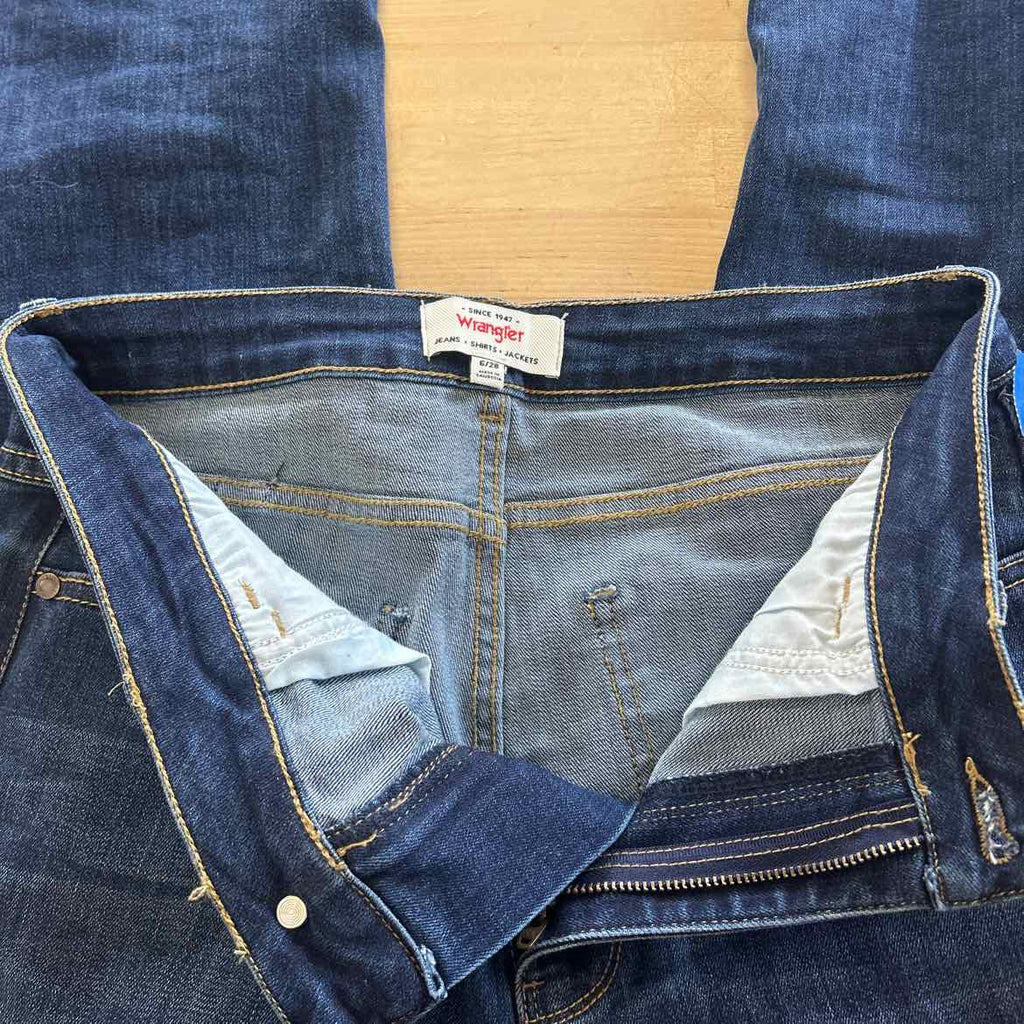 Wrangler Size 6 Blue Denim Preloved Jeans